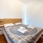 Peaceful Apartment! X4 Near Parma Apartman *