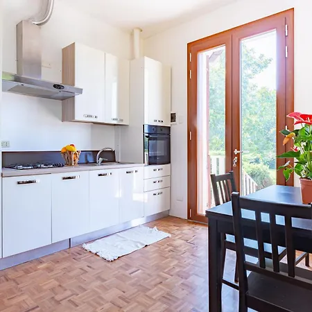 Apartment Peaceful Apartment! X4 Near Parma
