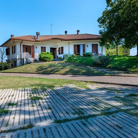 Peaceful Apartment! X4 Near Parma Apartman *